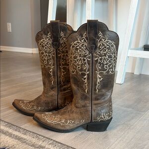 Brown Western Cowboy Boots with Embroidered Design
